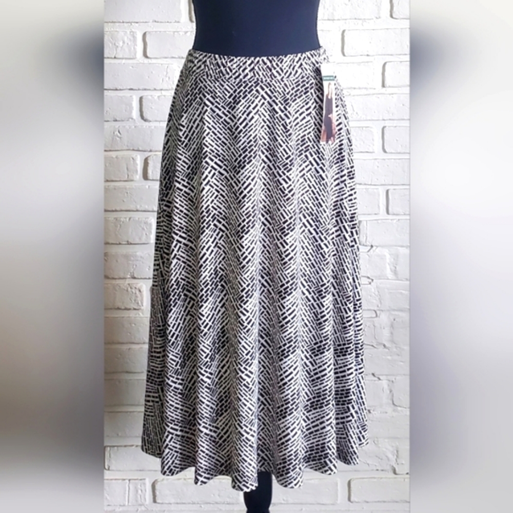 NWT Laura Ashley A-Line Flowy Midi Skirt Trip Ready Knits Spring Garden Size Med